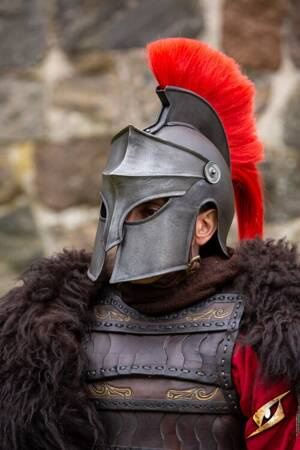 Corinthian Helmet w/Plume - Epic Dark/Red - hełm koryncki z pióropuszem