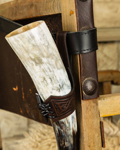 Castagir Horn Holder Brown - skórzana pętla