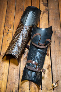 Raider Leg Guards - Epic Dark/Rust Patina