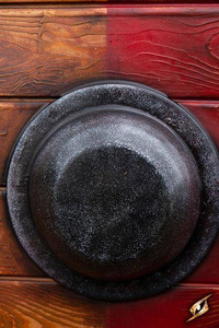 Drang Shield - Red/Wood - 80 cm