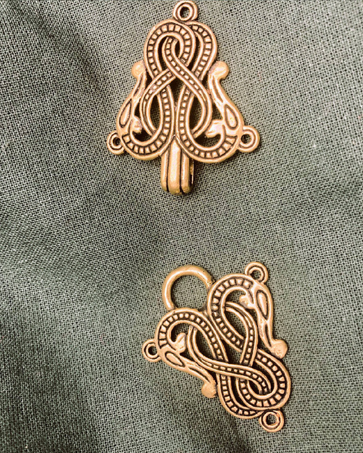 Urnes Garment Hook - haczyki z brązu