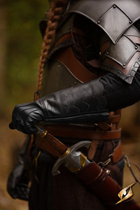  Scales Gloves - Black