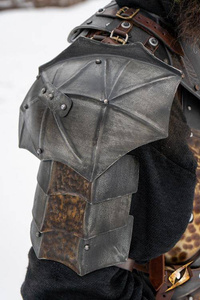 Raider Shoulders - Epic Dark/Rust