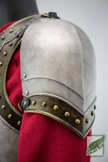 Knightly Spaulders