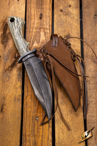 Ranger Knife & Scabbard - Right - Brown