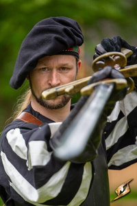 Wool Minstrel Hat - Red/Green - wełniany beret