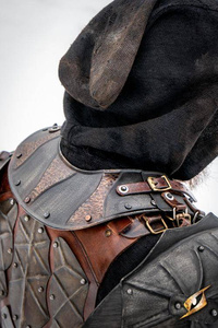 Raider Gorget - Epic Dark/Rust Patina