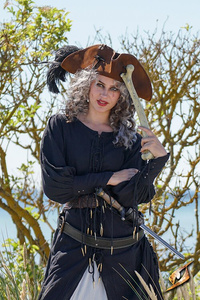 Thigh bone 40 cm - bezpieczna kość