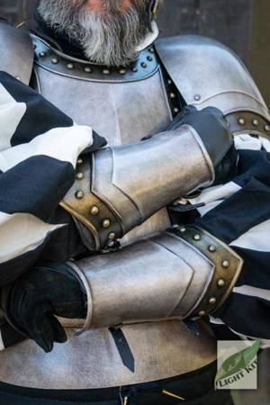 Knightly Bracers